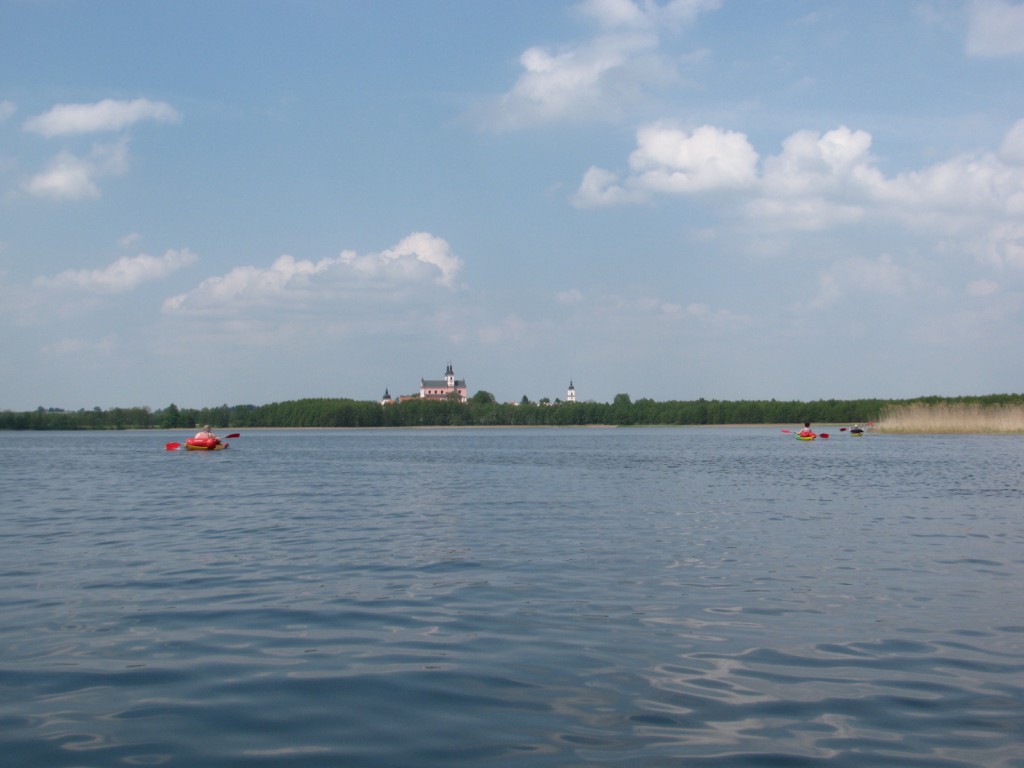Het Wigry klooster aan het Wigry meer.